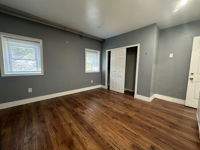 Building Photo - 86 Pleasantville Rd