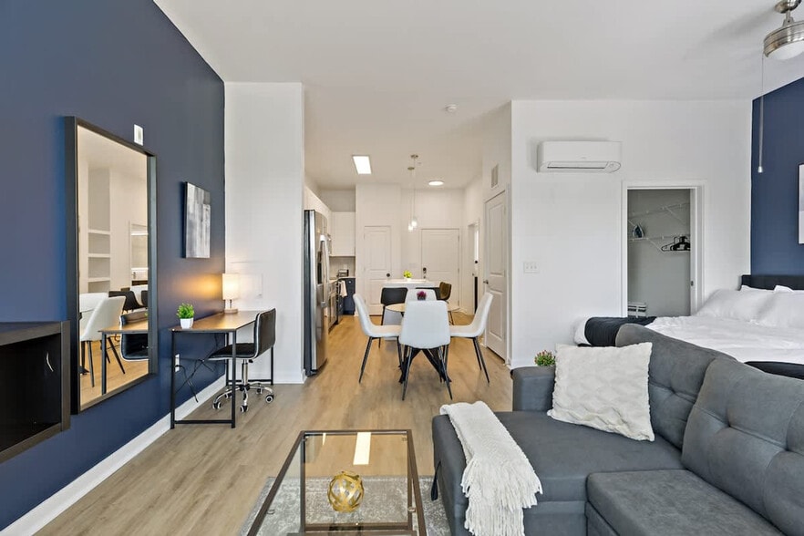 Building Photo - 205 S Kings Dr