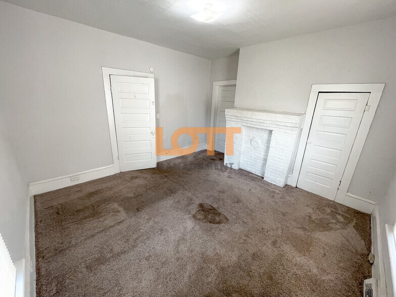 Building Photo - 108 Mulberry St