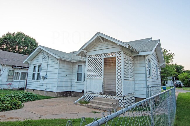 Building Photo - 2 Bedroom 1 Bath