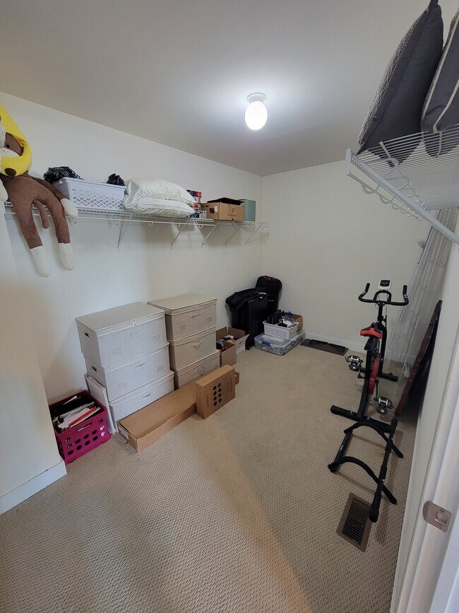 Building Photo - 121B Hagen Dr