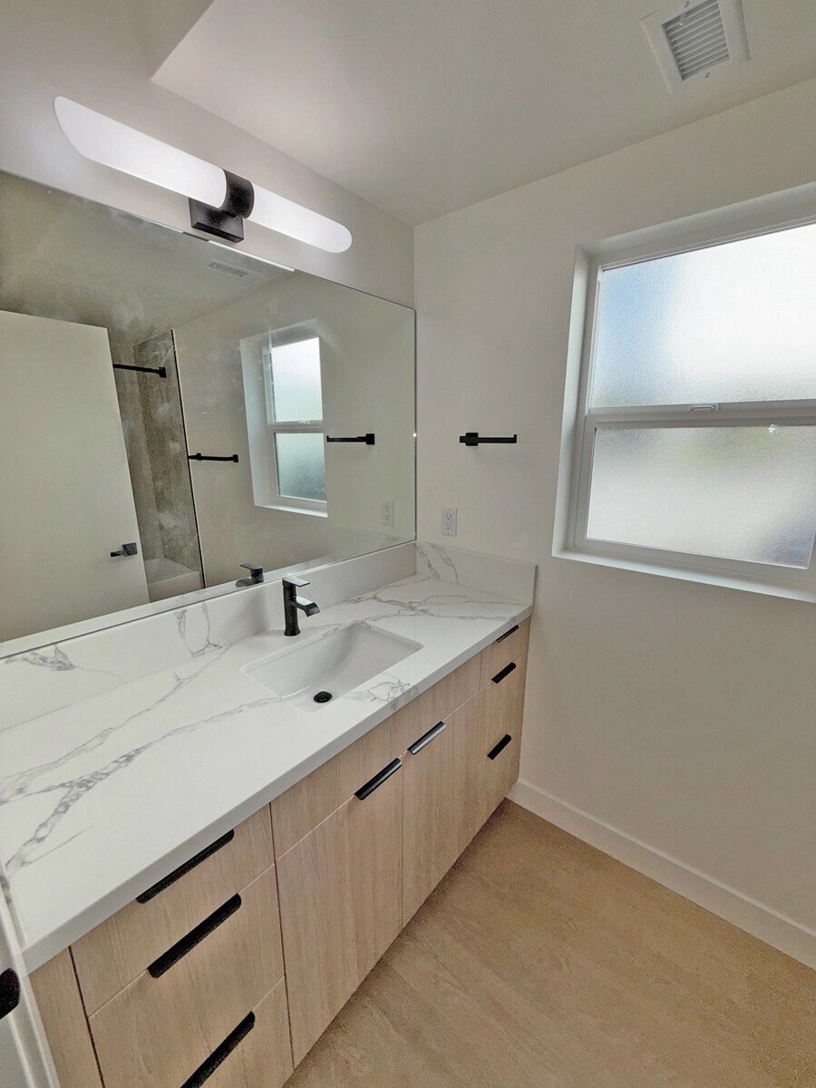 Building Photo - 12415 Texas Ave