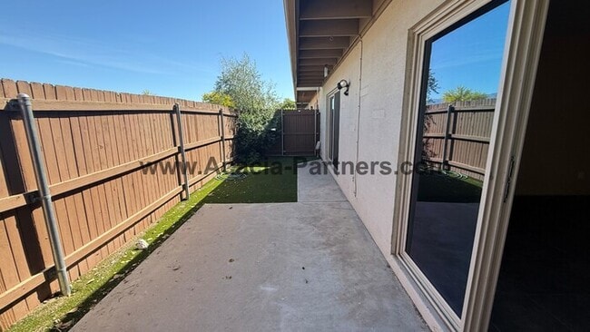 Building Photo - Three bedroom townhome with community pool