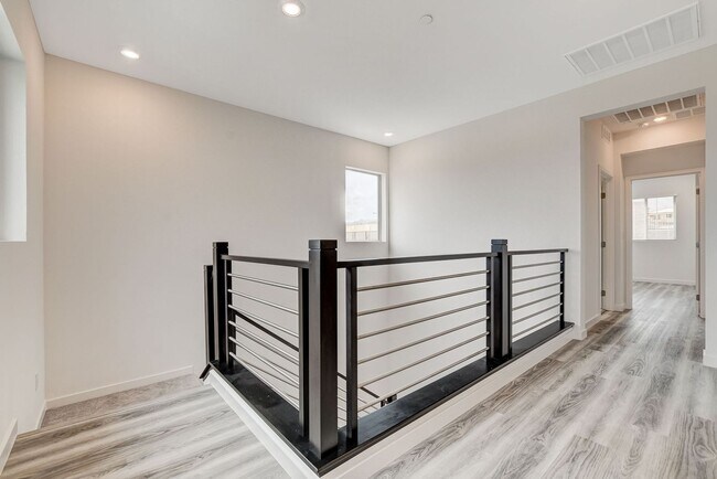 Building Photo - Spacious 3-Bed Summerlin Home with Den, Lo...