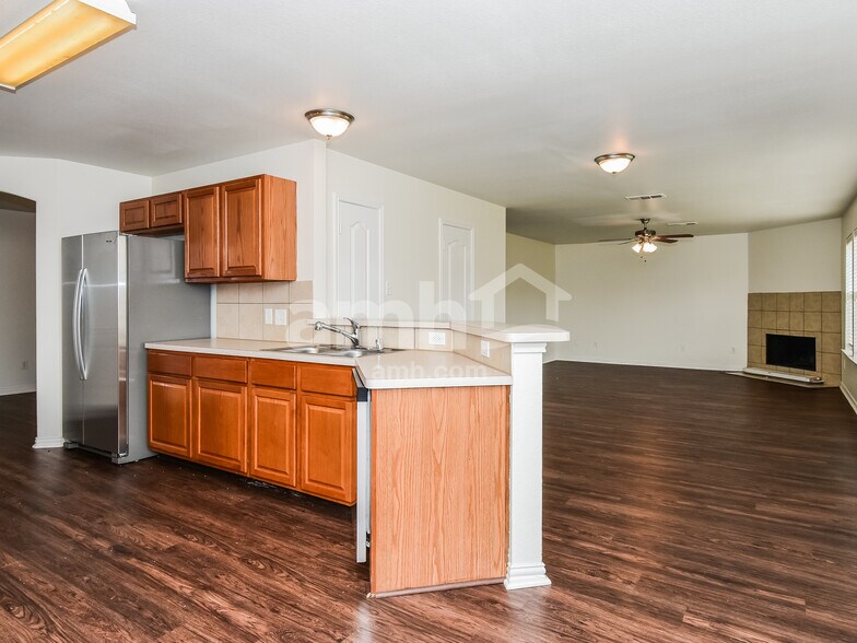 Building Photo - 2110 Aster Trail