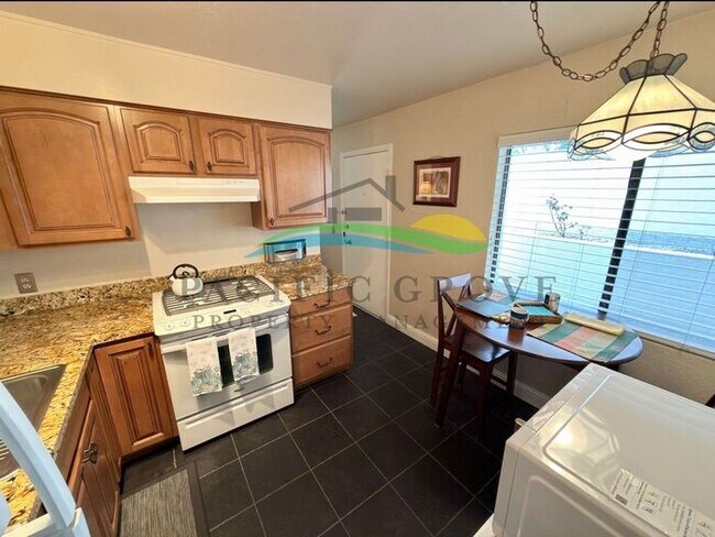 Building Photo - Remodeled 1 Bedroom in Monterey!