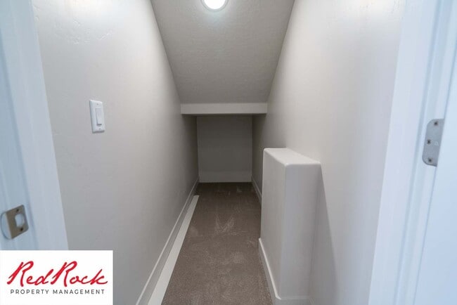 Building Photo - Spacious Townhome in Hurricane Heights