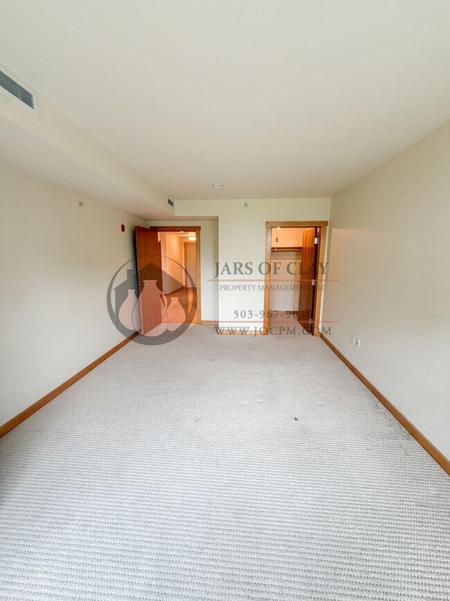 Building Photo - Downtown Salem Condo | Air Conditioning | Off-Street Parking