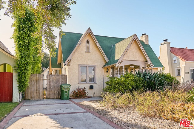 Primary Photo - 1253 Keniston Ave