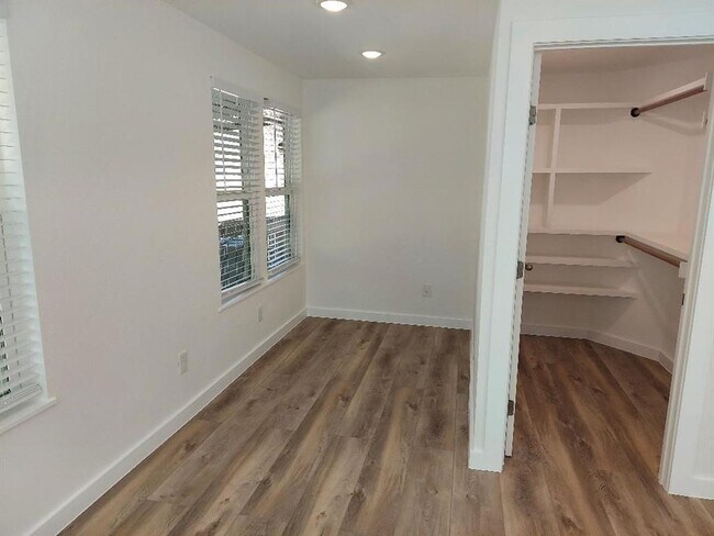 Building Photo - 5206 Grover Ave