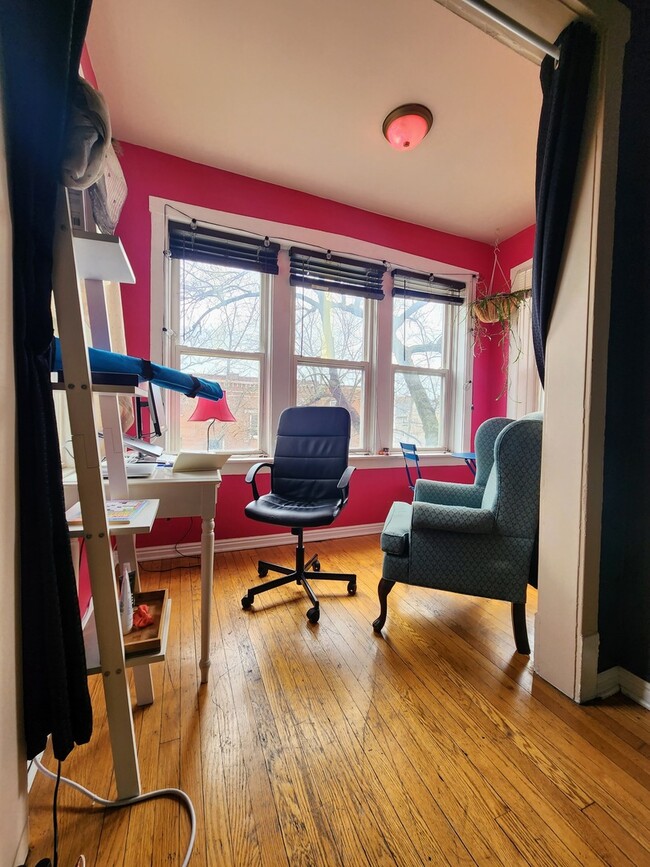 Building Photo - 2218 N St Louis Ave