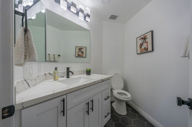 Building Photo - 28205 Meadow Oak Ln