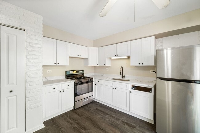 Building Photo - 3075 Kingston Ct