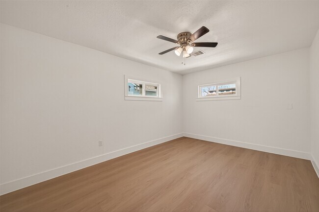 Building Photo - 3209 McCrarey Dr