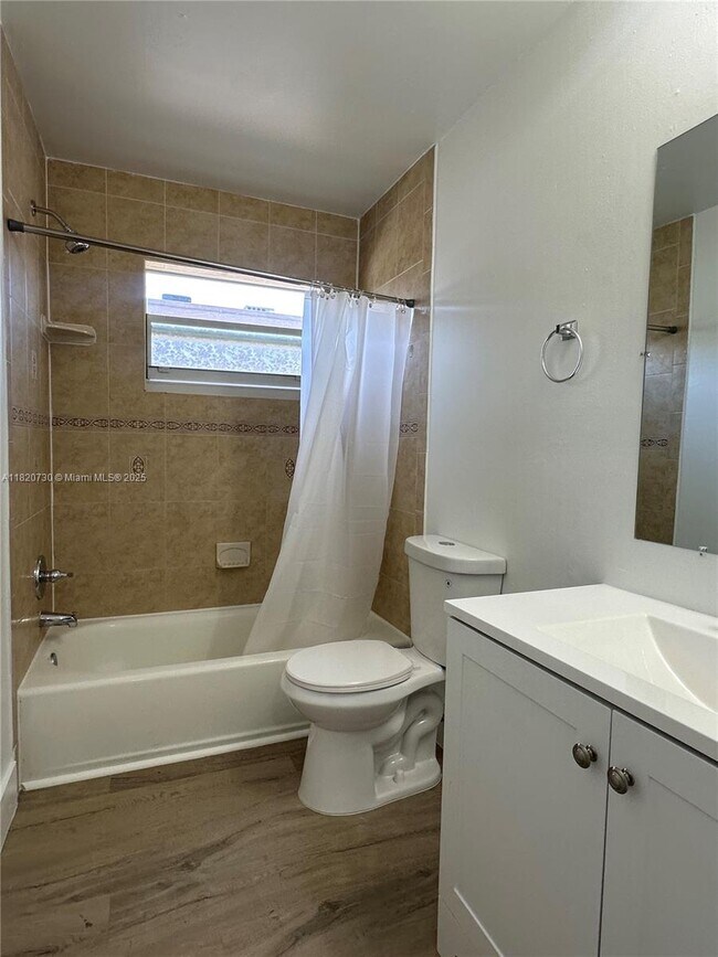 Building Photo - 5841 SW 36th Ct