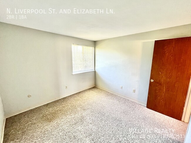 Building Photo - Few Steps! Top floor! Affordable 2-Bed wit...