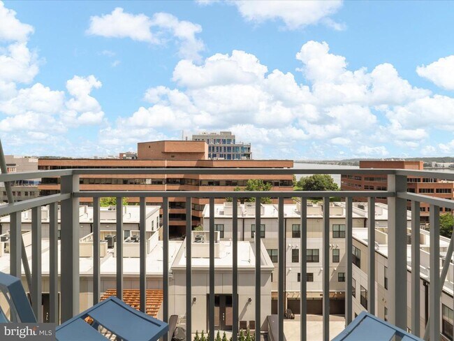 Building Photo - 925 N Fairfax St