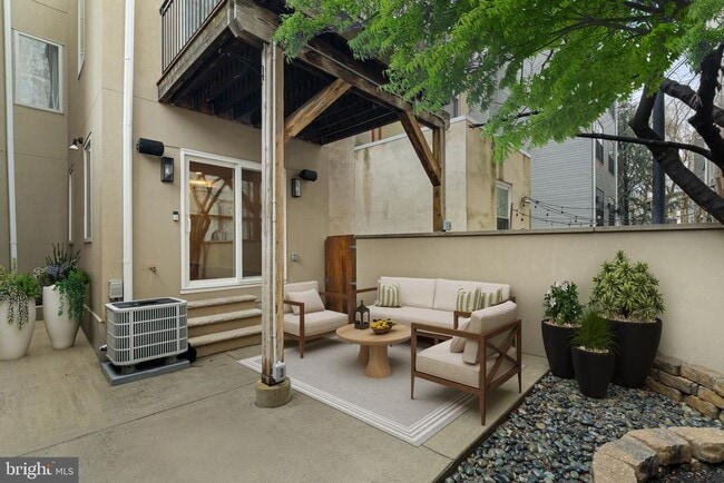 Building Photo - 765 S 15th St