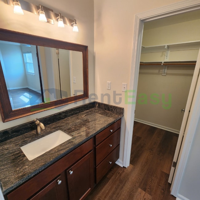 Building Photo - 5340 Chatham Lake Dr