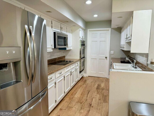 Building Photo - 37 Willow Glen NE