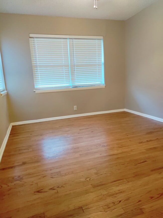 Building Photo - 3 Bedroom 1 Bath House