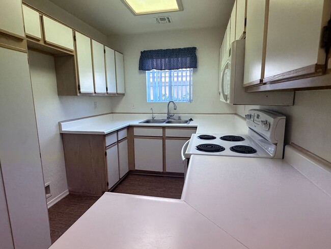 Building Photo - 2400 Mohave Ridge Ave