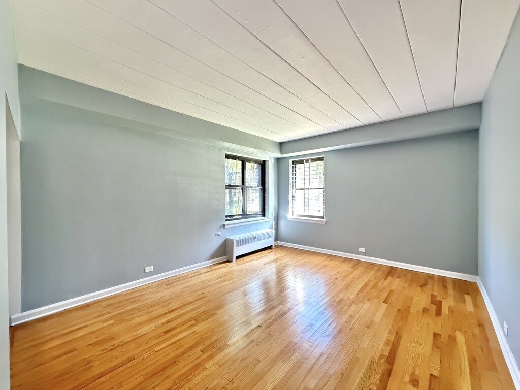 Building Photo - 1360 W Touhy Ave