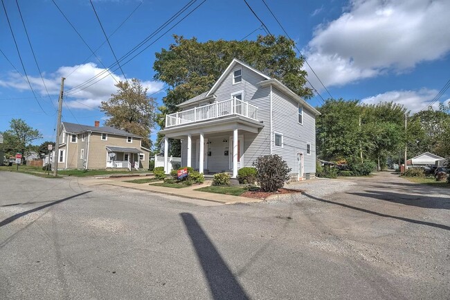 Building Photo - 270 Narrow St