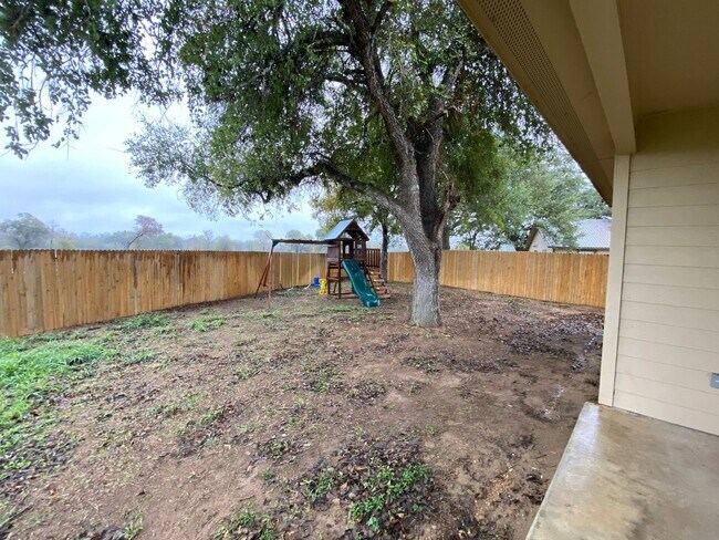 Building Photo - Beautiful 3 bed, 2.5 bath home!