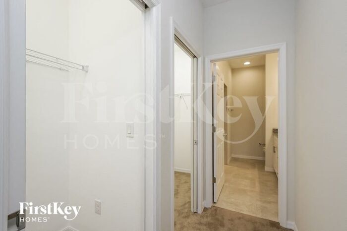 Building Photo - 2594 Dalhart Ave