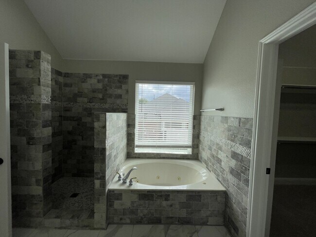 Building Photo - 2911 St Jude Dr