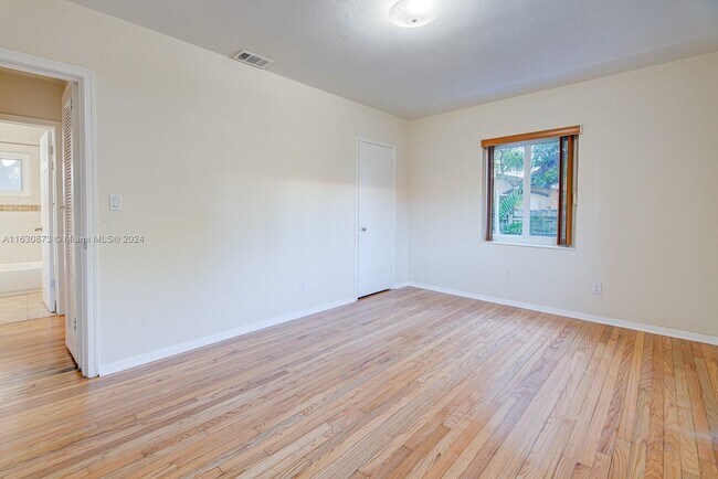 Building Photo - 1522 SW 22nd Terrace