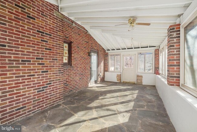 Building Photo - 20 Easton Rd