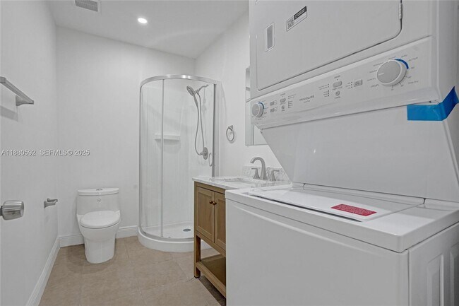 Building Photo - 136 NW 6th Ave