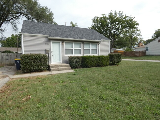 Primary Photo - Beautiful Home in Gladstone, MO!