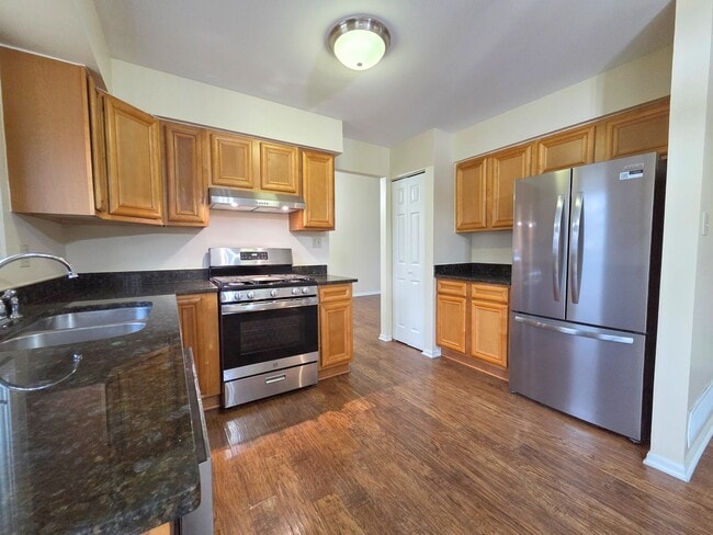 Building Photo - 1013 Meadow Lake Dr