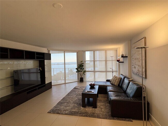 Building Photo - 1865 Brickell Ave