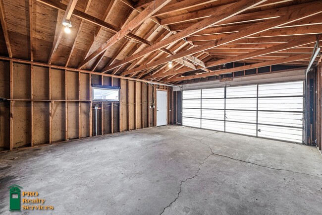 Building Photo - Recently Remodeled 2 Bedroom Home