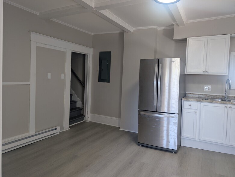 Building Photo - 500 Marion St