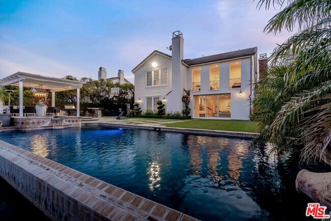 Building Photo - 3880 Prado del Trigo