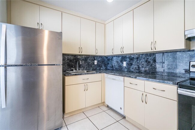 Building Photo - 7150 Indian Creek Dr