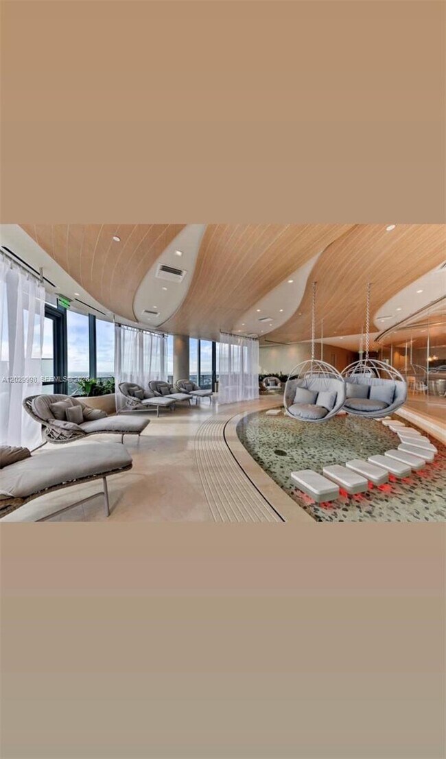 Building Photo - 1000 Brickell Plaza