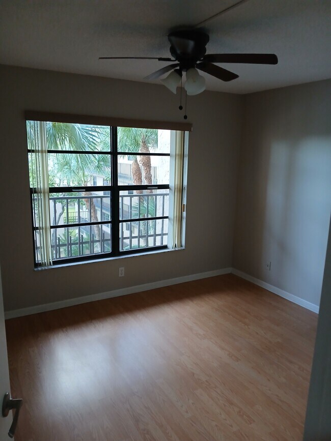 Building Photo - 4700 Lucerne Lakes Blvd
