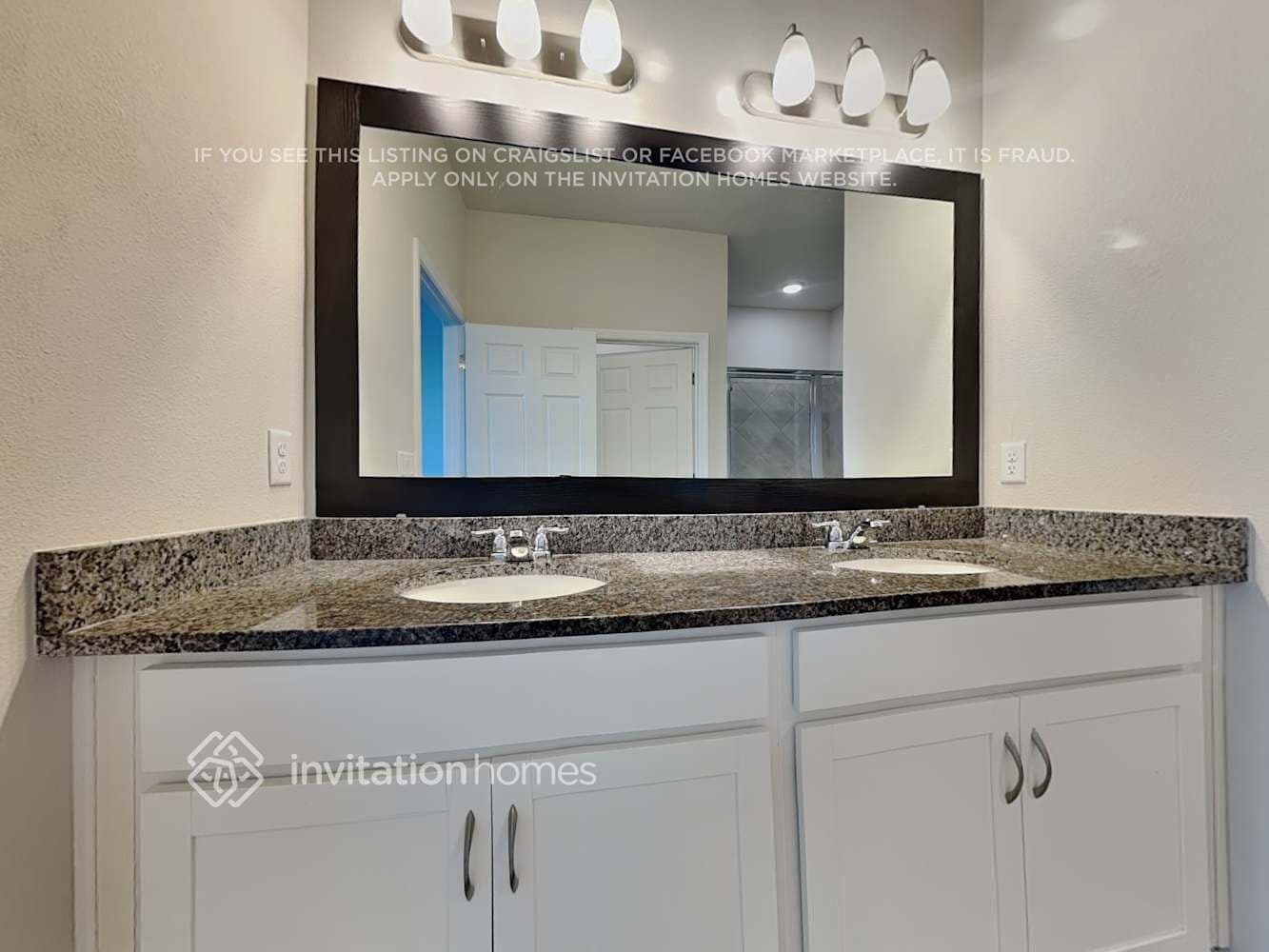 Building Photo - 1487 Grassland Ave