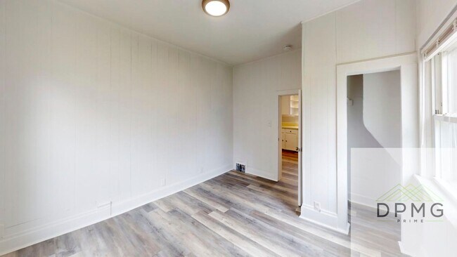 Building Photo - 122 S Hosmer St