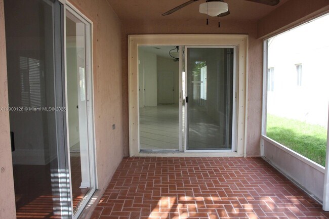 Building Photo - 1084 Golden Cane Dr