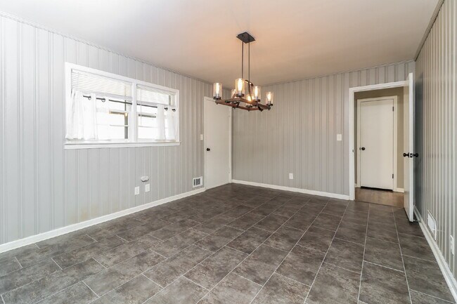 Building Photo - 24 Chestnut Dr