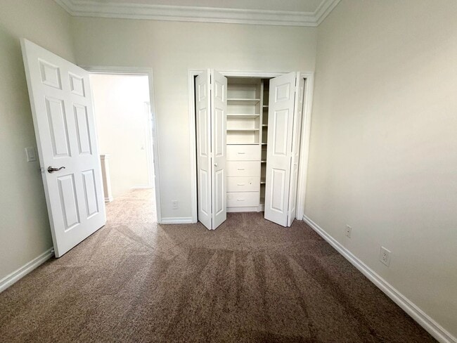 Building Photo - 3 be 2 bath Beautifully Updated Home in Gated Community