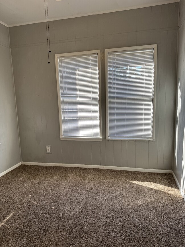 Building Photo - 1608 Elgin Ave