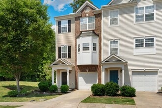 Building Photo - Stunning 3 Story Townhome in South Durham!